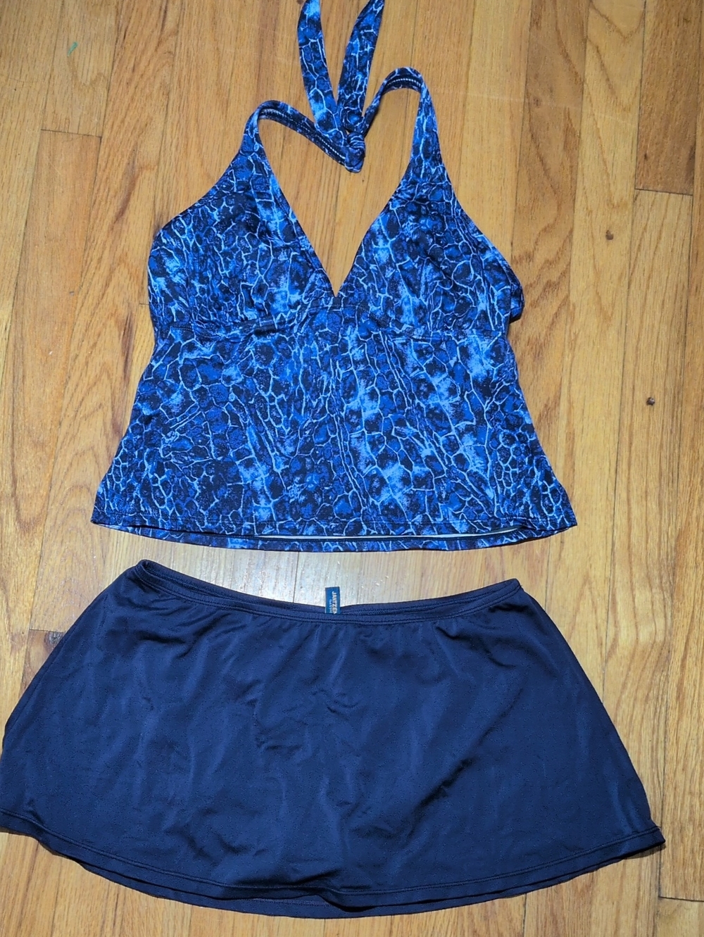 Jantzen women's Blue Pattern Halter Tankini Top with Navy Swim Skirt 12